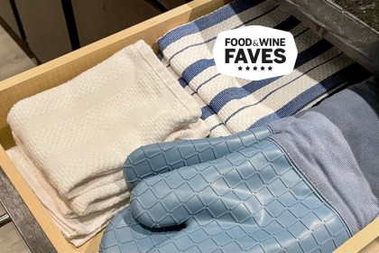 Kitchen textiles: towels, napkins and potholders that save every day